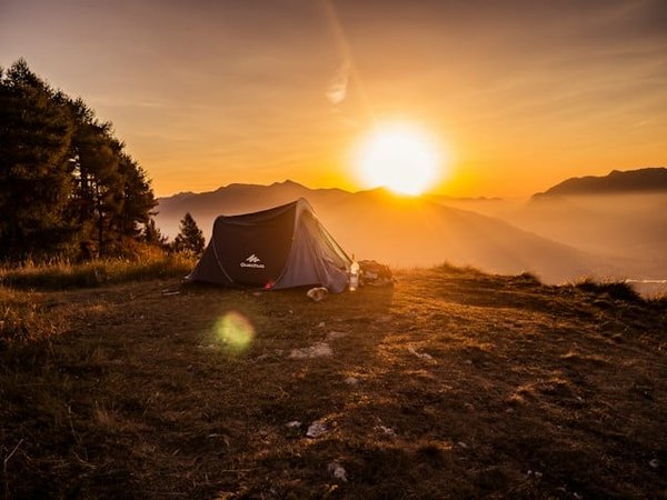 Comment bien choisir une location de camping en montagne : Nos critères essentiels