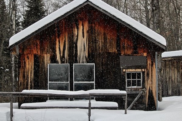 Le Guide Complet pour Réserver Votre Chalet de Rêve à la Montagne en Ligne