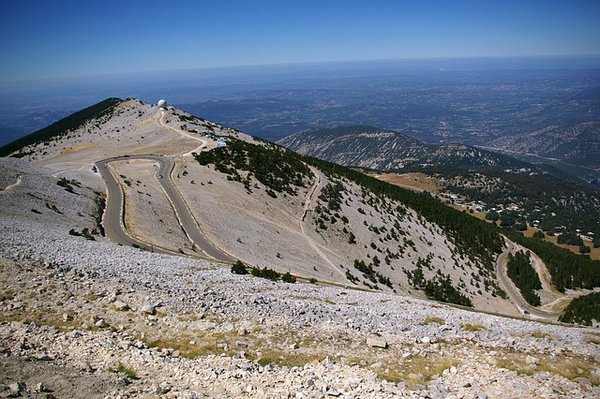 Votre Guide Ultime pour un Camping Inoubliable au Pied du Mont Ventoux