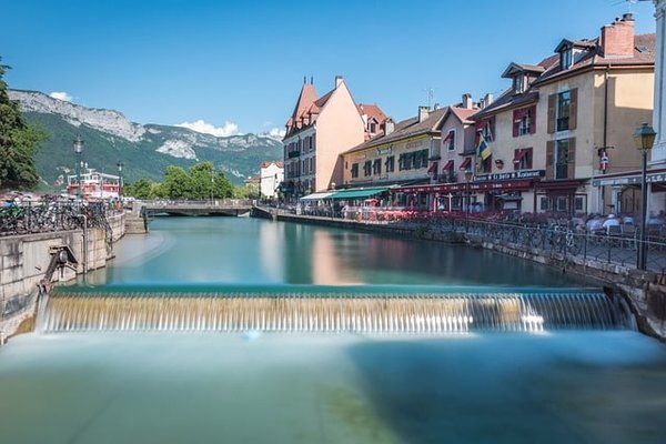 Découvrez les Meilleurs Campings à Annecy et Leurs Tarifs Avantageux